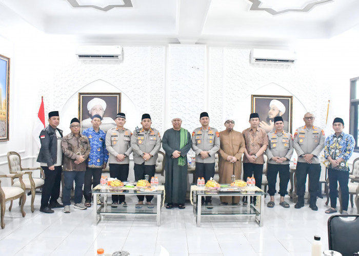 Kunjungi Ponpes Al-Khairiyah Cirebon, Kapolda Jabar Tegaskan Ulama Mitra Strategis Polri