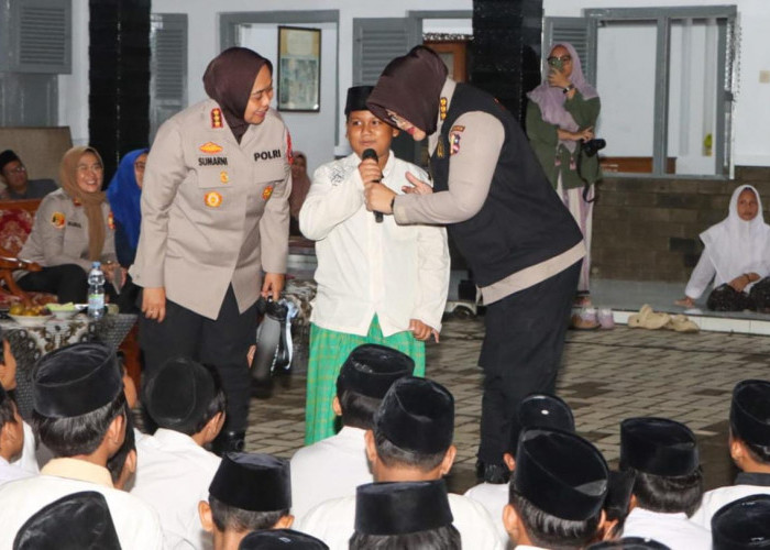 Kapolresta Cirebon dan Tim Mabes Polri  Ceramah Kamtibmas dan Sosialisasi Hukum kepada Santri