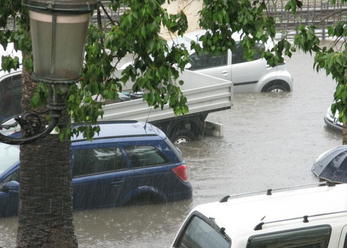 5 Langkah yang Harus Dilakukan Ketika Mobil Terendam Banjir, Awas Water Hammer 