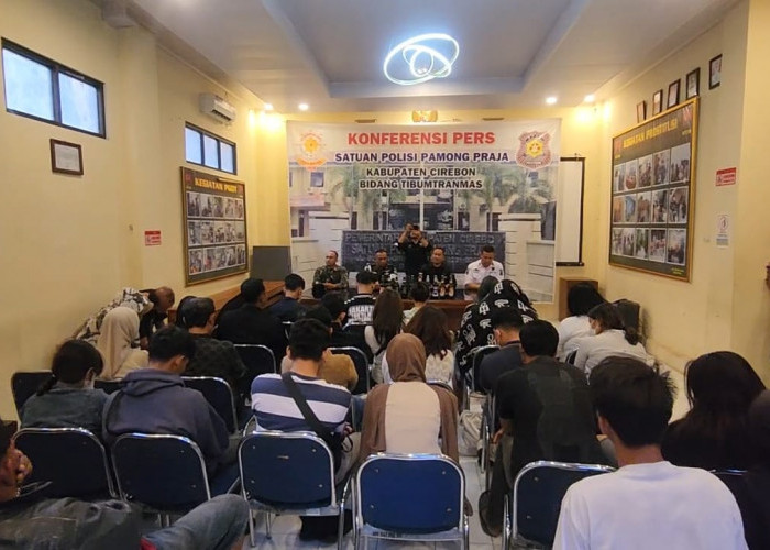 Razia Nataru Cirebon: Satpol PP Bongkar Prostitusi Online, 16 Pasangan Mesum Diamankan!