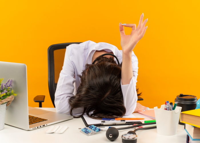 9 Cara Membuat Meja Kerja Lebih Nyaman agar Mood Kerja Tetap Terjaga