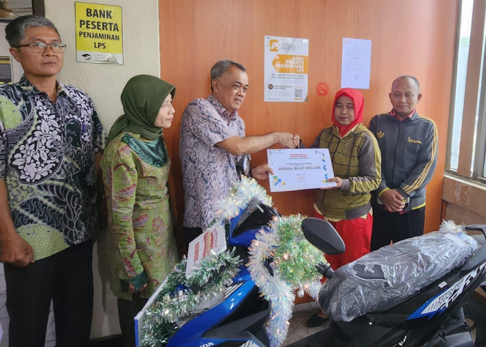 BPR Bank Cirebon Serahkan Hadiah Satu Unit Sepeda Motor 
