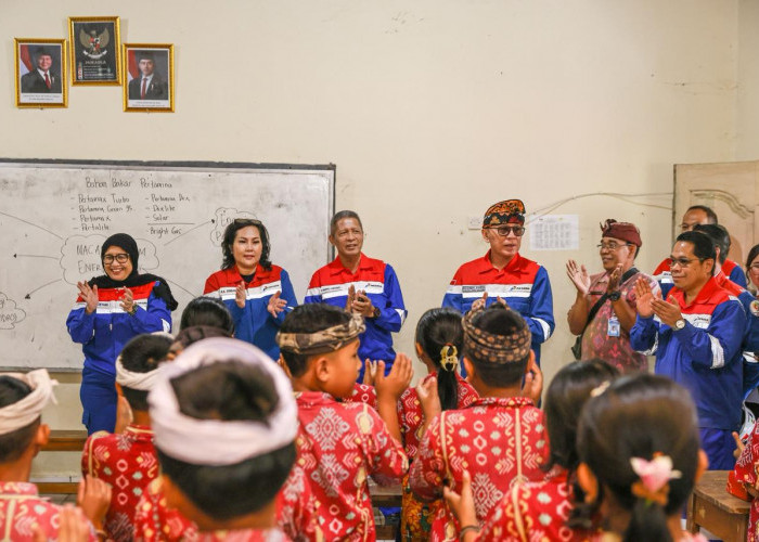 Dewan Komisaris Pertamina Motivasi Generasi Muda Lewat Kelas Inspirasi di Karangasem