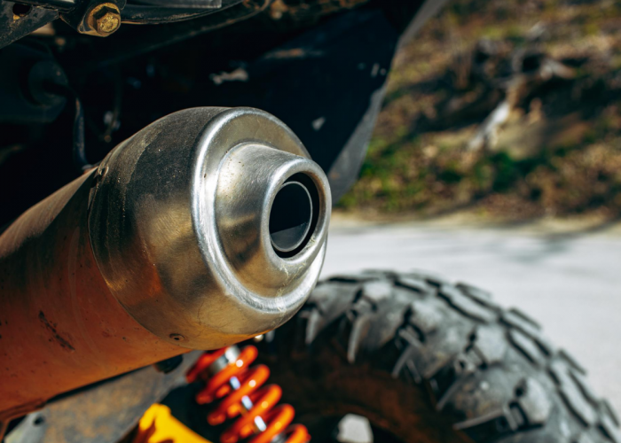 Knalpot Motor Ngebul Putih Jangan Diabaikan, Ini Dia Penyebab dan Analisa Kerusakannya 