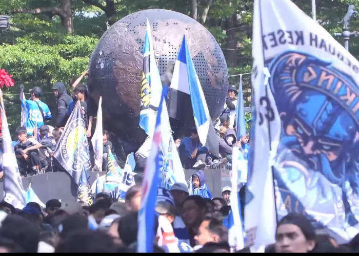 Lautan Biru Pawai Juara Panca Takhta Persib Bandung