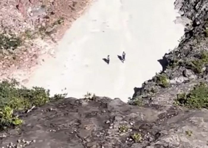 Viral Video Pendaki di Dasar Kawah Gunung Ciremai, Ini Bahaya yang Mengintai