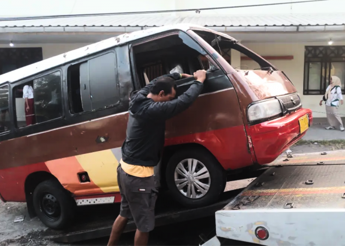 17 Pelajar Jadi Korban Kecelakaan Angkot di Jalan Bandung-Cirebon, Sopir Diduga Ugal-ugalan
