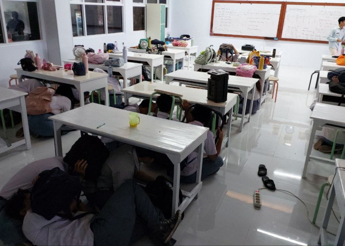 Sirene Meraung, Siswa Tiarap dan Berlari! SMAN 3 Cirebon Uji Sekolah Tangguh Bencana 