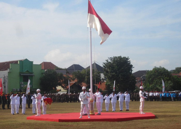 Duplikat Bendera Pusaka Kembali Berkibar di Kota Cirebon