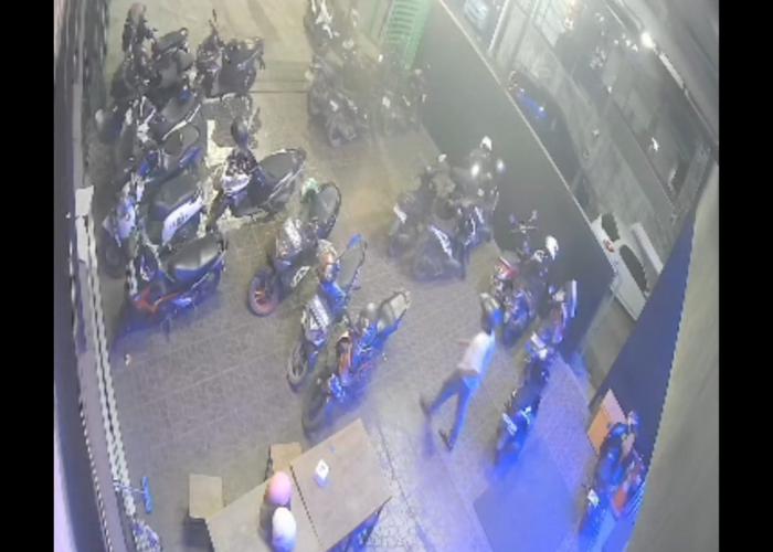 Motor BCL Raib saat Kerja di Cirebon, Rekaman CCTV Ungkap Aksi Pria Berhelm