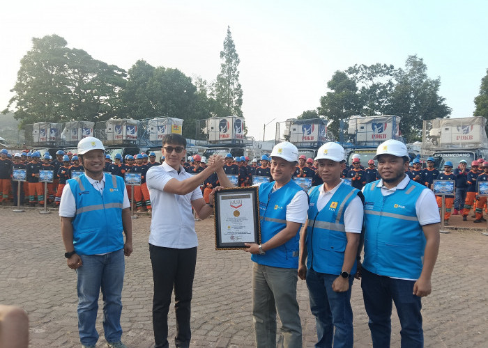 Rekor MURI di Kuningan! 222 Petugas PLN Rawat Jaringan Listrik di 303 Titik Tanpa Padam