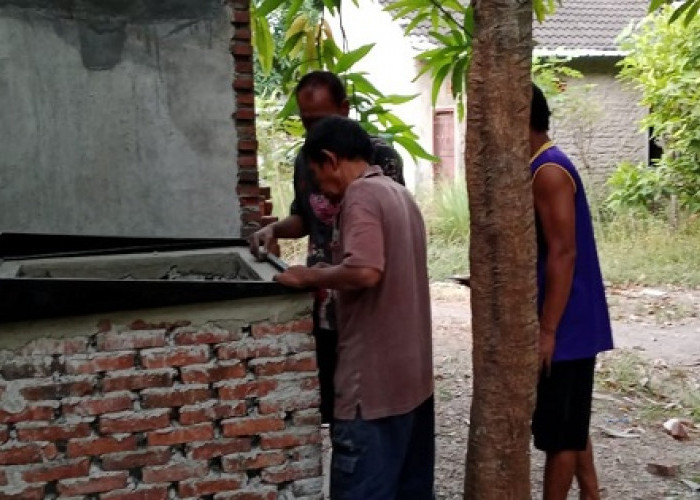 Dosen IPB Cirebon Kenalkan Pengolahan Sampah Organik dengan Bata Terawang