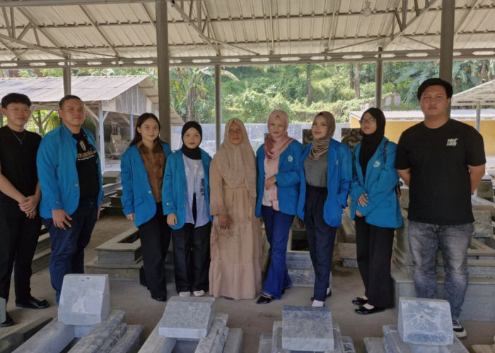 Mahasiswa UGJ Cirebon Teliti Sistem Komunikasi Kerja di Perusahaan Pengolahan Batu Alam