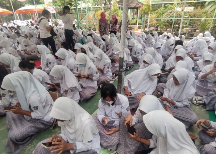 LUAR BIASA! SMPN 5 Kota Cirebon Bikin Vlog Terbanyak, Pecahkan Rekor MURI