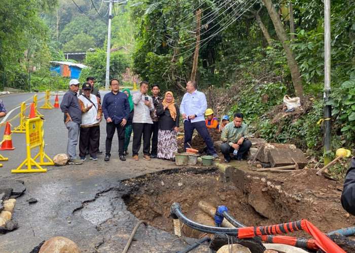 DPRD Tinjau Lokasi Bocornya Pipa PDAM 