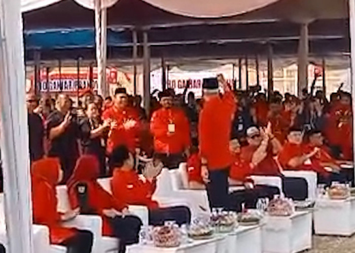 Gen Z dan Kader PDIP Jadi Perhatian Ganjar di Cirebon 