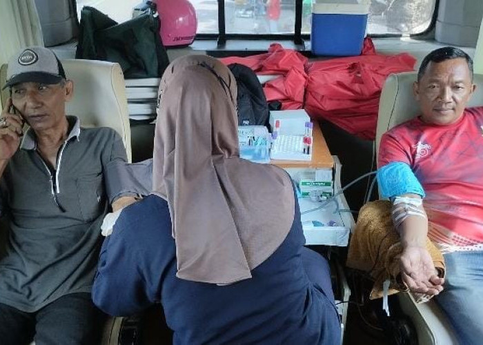 Penuhi Stok, PMI Kota Cirebon Gandeng Kelurahan Kesenden Gelar Donor Darah