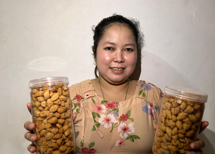 Cerita Neneng, Penjual Kue dan Baju di Pasar Rebo Kini Bisa Menopang Perekonomian Keluarga Berkat BRI