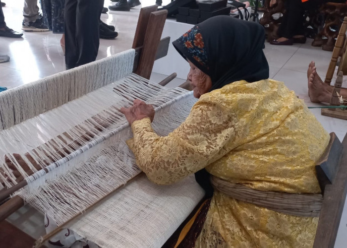 Mengenal Tenun Gadod: Kain Tradisional Nunukbaru yang Bertahan Ratusan Tahun di Tengah Modernisasi