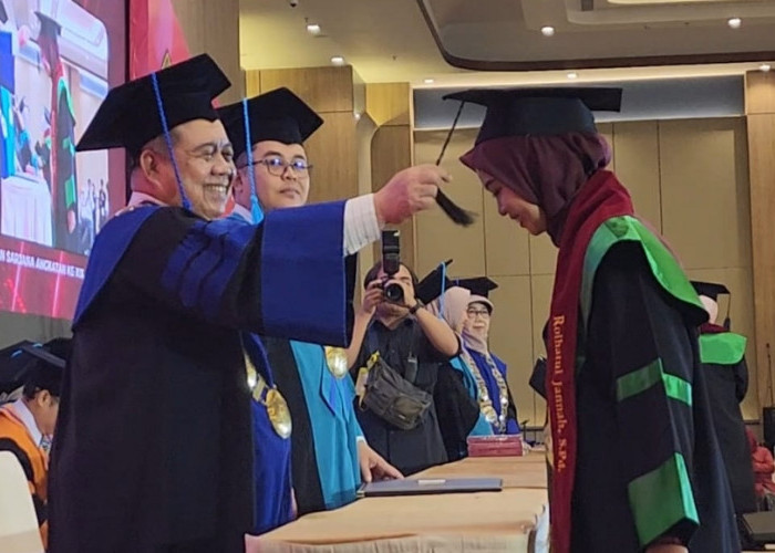 UIBBC Gelar Wisuda, Ratusan Sarjana dan Magister, Siap Jawab Tantangan Industri Masa Depan