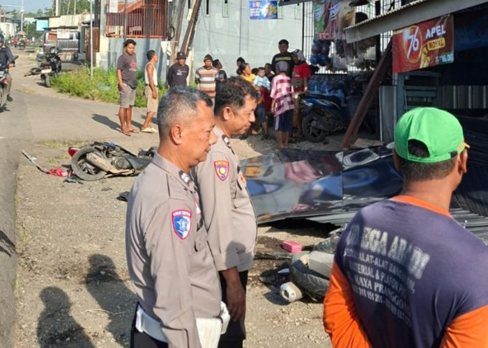 Kecelakaan di Indramayu 1 Meninggal, Truk Terguling Timpa Motor dan Warung di Jalur Pantura
