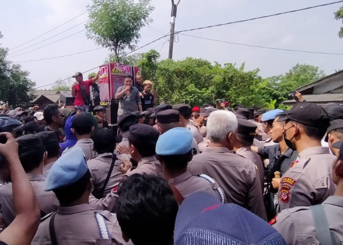 Massa Demo dari Forum Indramayu Menggugat Mundur dari Al Zaytun, Mengancam Mau ke Istana Negara