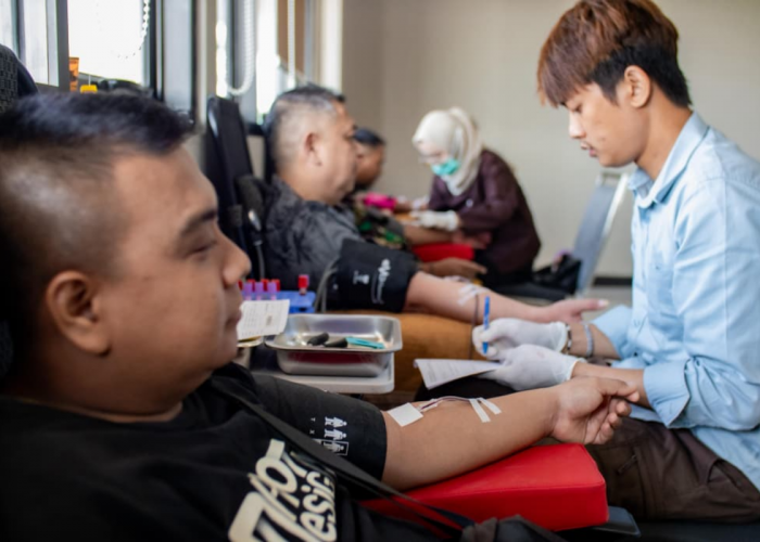 110 Kantong Darah Terkumpul dari Aksi Donor Darah di Aston Cirebon