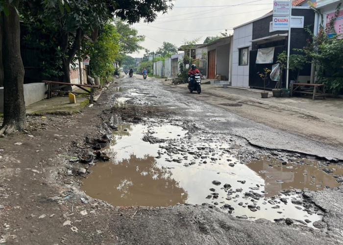 Jalan Mundu Pamengkang Rusak Parah, Warga Ancam Tutup Akses