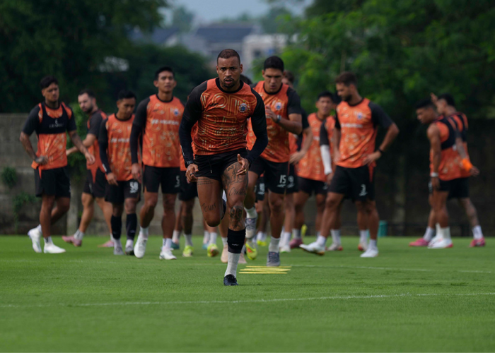 Persija vs Persib: Dijauhkan dari Rumah, Macan Kemayoran Tak Gentar, Ini Komentar Bek Andalan dan Pelatih