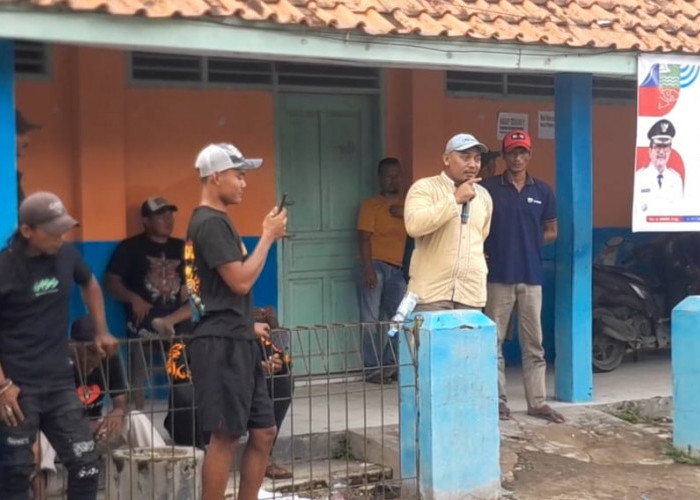 Warga Geruduk Balai Desa, Tuntut Kuwu Jungjang Wetan Mundur