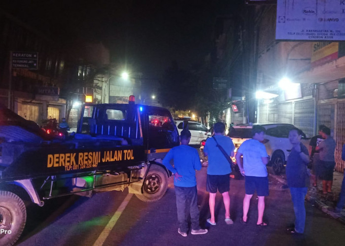 Kronologi Kecelakaan di Jl Karanggetas Cirebon, Mobil Oleng Tabrak Ruko, Diduga Sopir Mengantuk