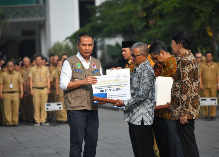 Bey Machmudin Serahkan SK Pensiun kepada 180 ASN Purna Tugas: Tetap berkontribusi di Berbagai Bidang