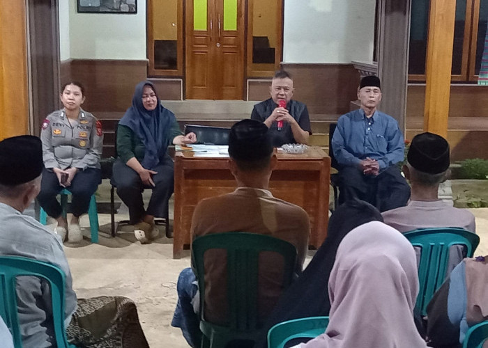 Salut! Kuwu Cipeujeuh Kulon Gunakan Dana Pribadi untuk Honor Lembaga Desa Jelang Lebaran