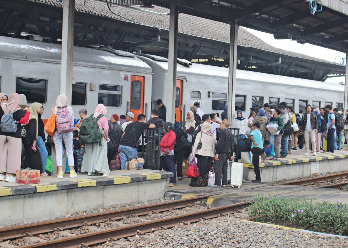 Akhir Libur Nataru, 124 Ribu Lebih Penumpang Kereta Api Berangkat dari Daop 3 Cirebon