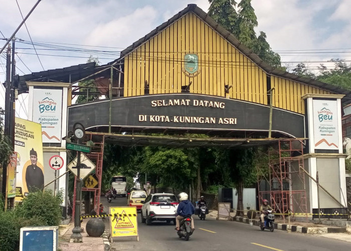 Tidak Hanya Diperbaiki, Gapura Selamat Datang Kuningan Dipercantik Tambahan Lampu