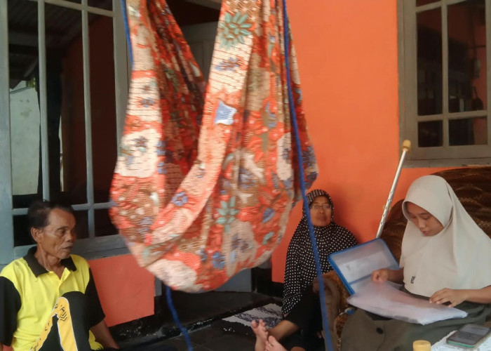 Kisah Pilu Ibu di Majalengka Rawat Anak Lahir Tanpa Bola Mata, Sambil Pulihkan Kaki yang Patah