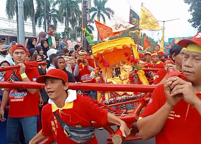 Perayaan Cap Go Meh di Cirebon Benar-benar Meriah, Warga Tumpah Ruah