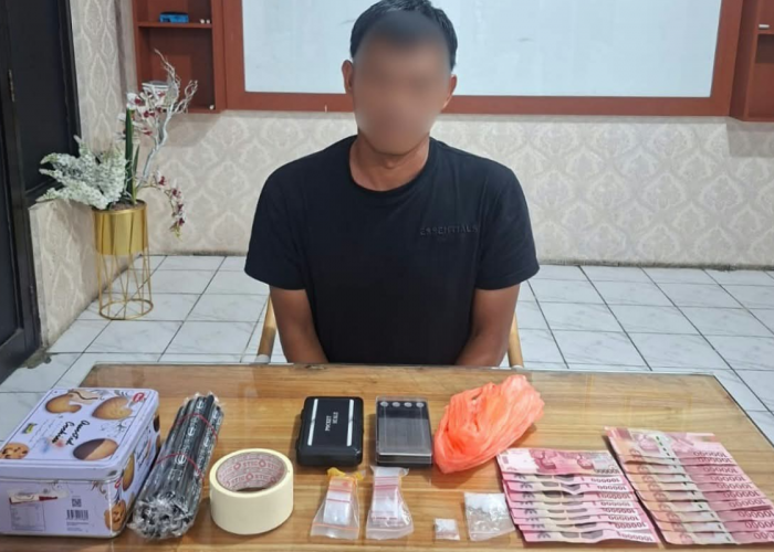 Sembunyikan Sabu dalam Kaleng Biskuit, Pengedar di Cirebon Akhirnya Dibekuk Polisi