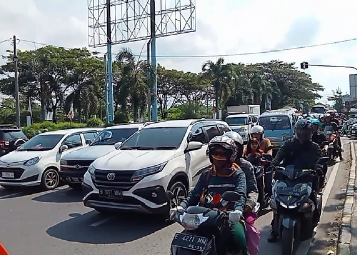 Lalu Lintas di Jalur Pantura Weru Kabupaten Cirebon Hari Ini Masih Padat Akibat One Way di Jalan Tol