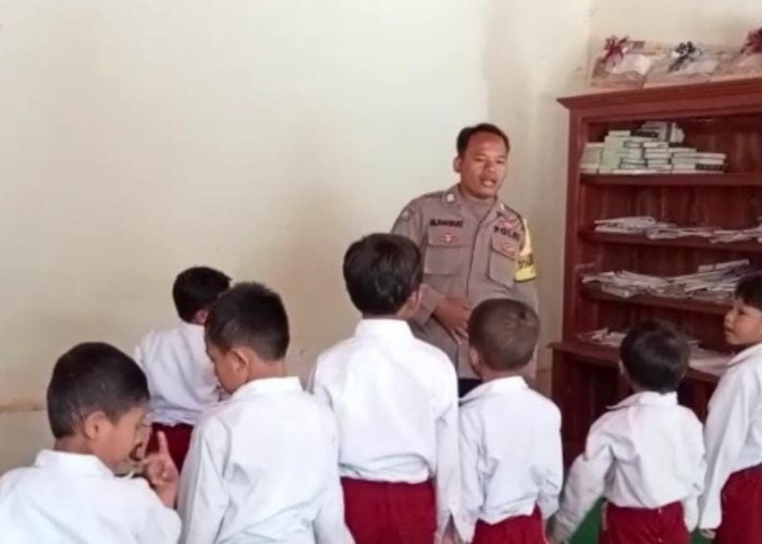 Polisi Inspiratif, Bripka Mamat Mendirikan Sekolah Gratis di Dukupuntang Cirebon