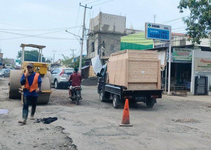 Ada 187 Kilometer Jalan Rusak di Kabupaten Cirebon, Segini Anggaran yang Dibutuhkan untuk Perbaikan 