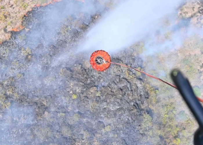 Pemprov Jabar Kerahkan Heli Water Bombing dan 500 Personil untuk Padamkan Karhutla Gunung Ciremai