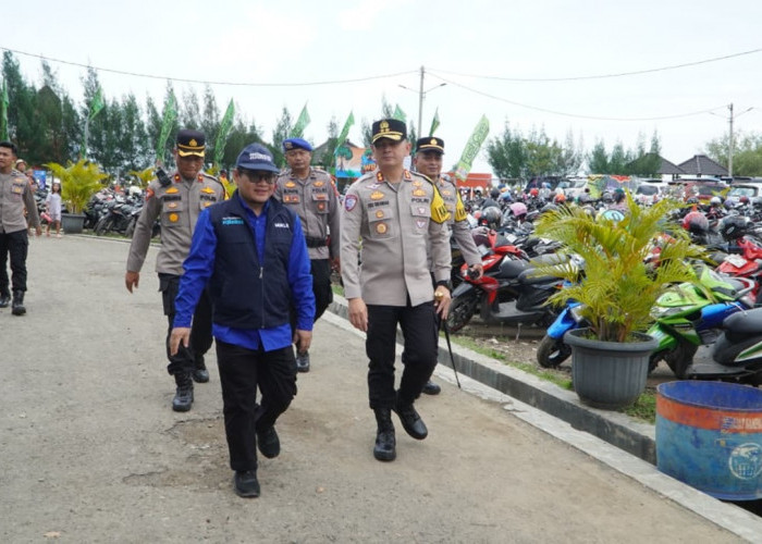 Pantai Kejawanan Cirebon Diserbu Wisatawan, Kapolres Pastikan Keamanan Tetap Optimal