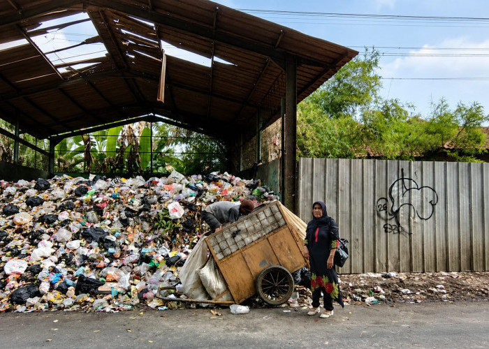 Sampah TPS Kecomberan Cirebon Menggunung Lagi, Warga PCL Kembali Mengeluh