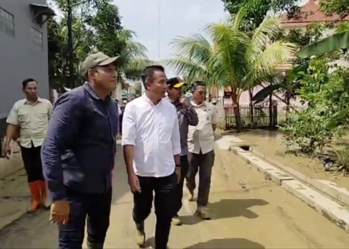Pj Gubernur Tinjau Banjir Cirebon Timur,  Begini Janjinya ke Warga
