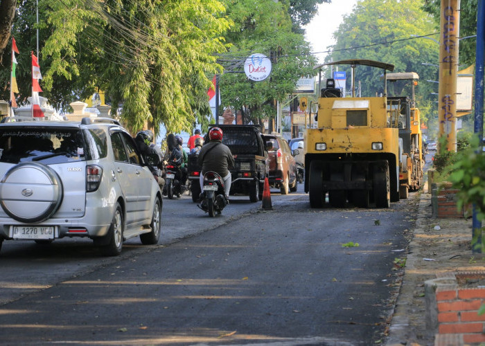 Jalan Cipto Mangunkusumo Cirebon Mulai Diperbaiki, Pemkot Uji Kualitas Aspal