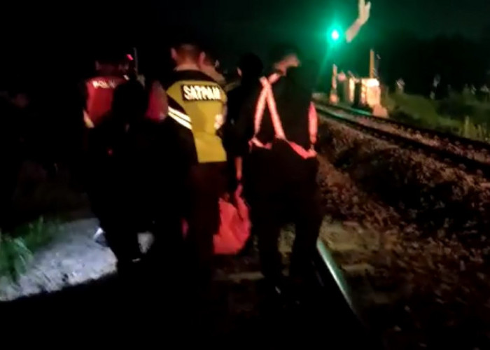 Tiduran di Atas Rel Kereta Api, Warga Wanakaya Cirebon Tewas Tertabrak
