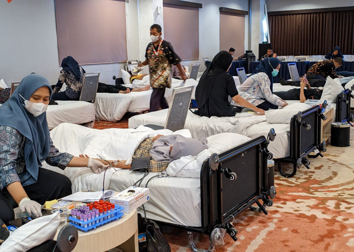Aksi Kemanusiaan Aston Cirebon, Donor Darah Berhasil Kumpulkan 105 Kantung