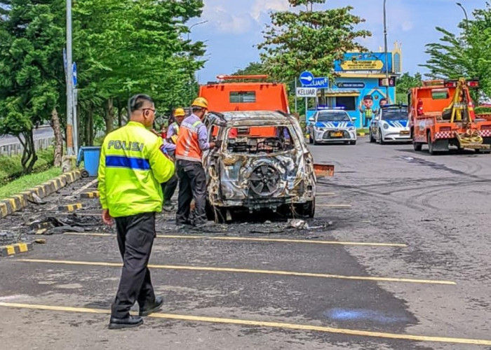 Mobil Terbakar di Rest Area Tol Cipali Saat Pemilik Salat, Api Muncul dari Bagian Ini