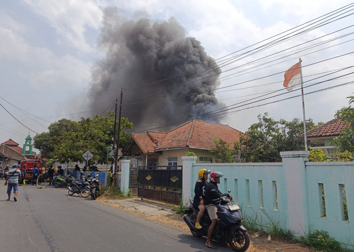 Rumah Penyimpanan Alat WiFi Terbakar, 4 Ruangan Ludes di Penggung Selatan Cirebon